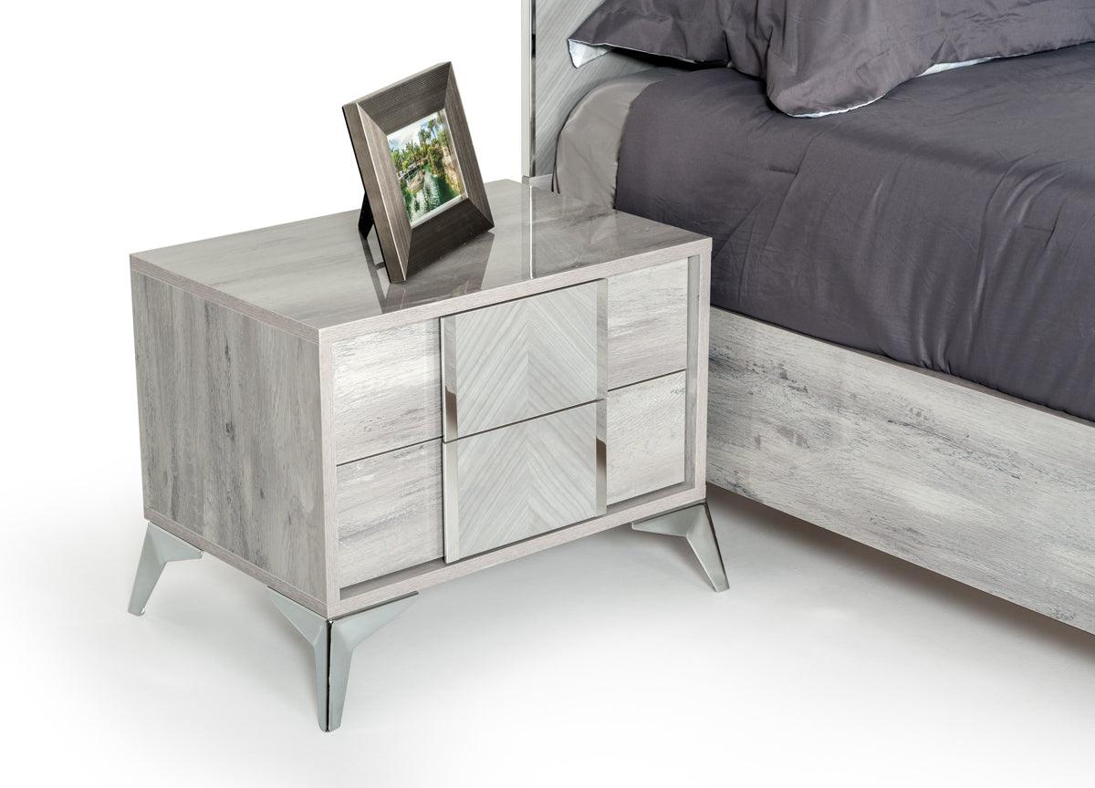 Nova Domus Alexa Italian Modern Bed  with two Nightstands Set