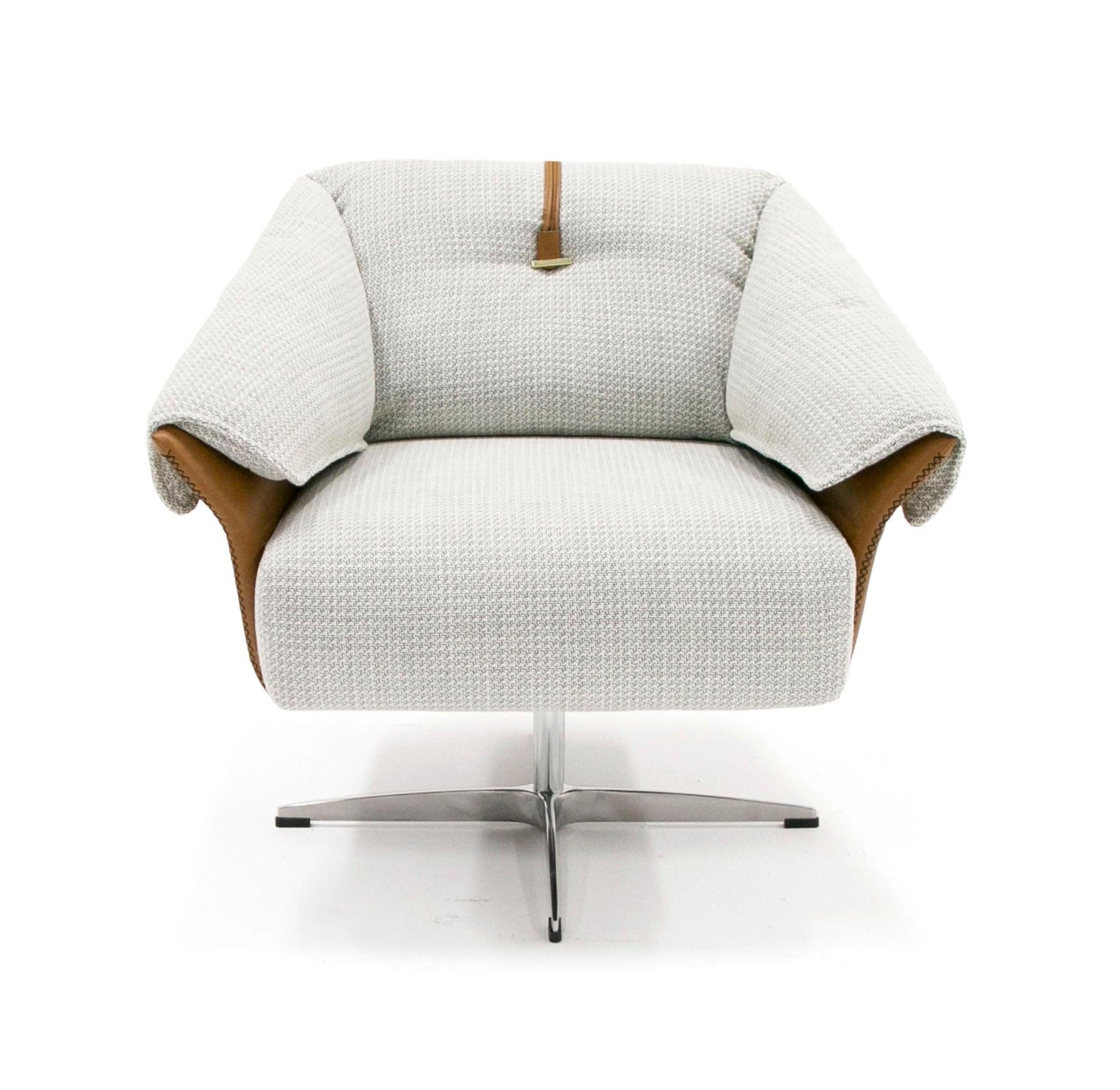 Modrest Ohio Swivel and Fabric Accent Chair